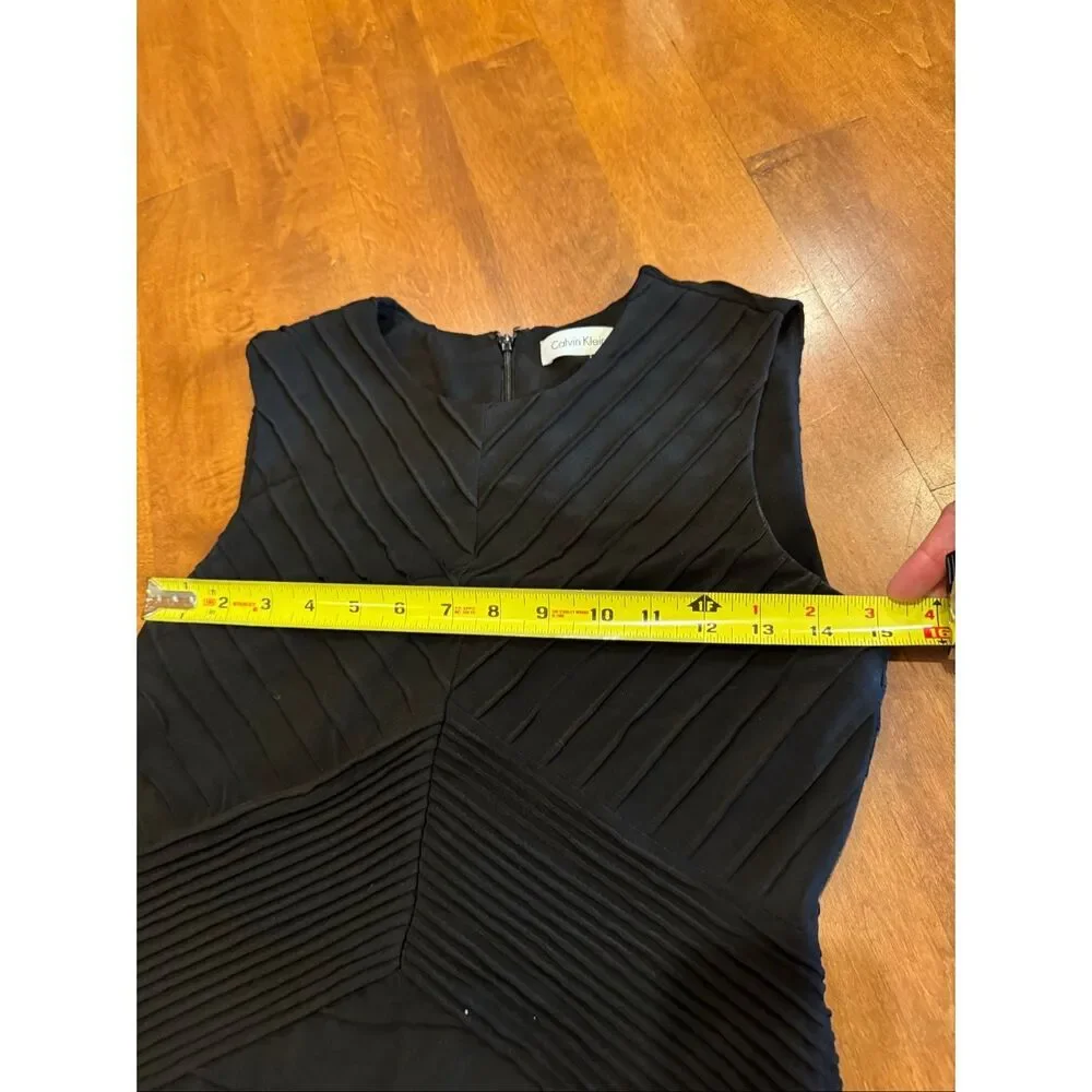 Calvin Klein Womens Size 2 Black Sheath Dress Textured Pleated Sleeveless Cockta - Picture 6 of 7